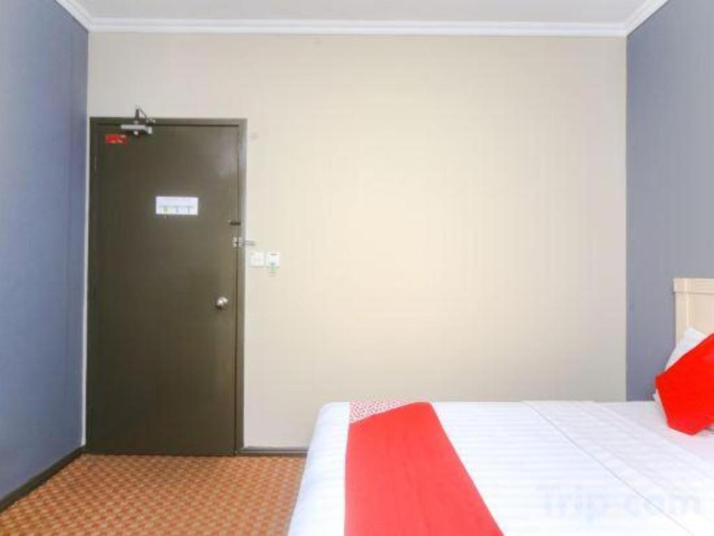 Oyo 563 Jockey Lodge Hotel Сандакан Экстерьер фото