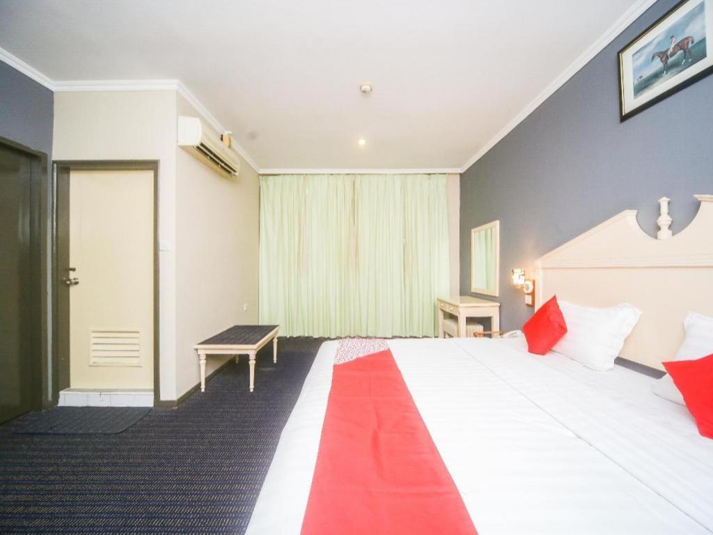 Oyo 563 Jockey Lodge Hotel Сандакан Экстерьер фото